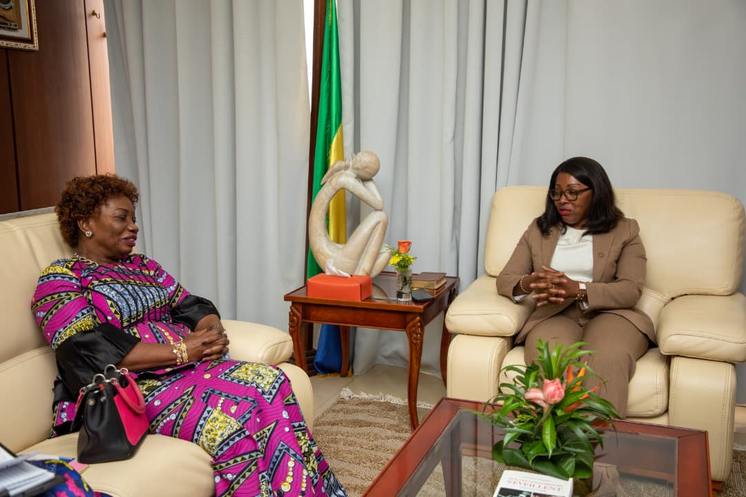 Coopération Gabon-Cameroun : Madame Laurence Ndong échange avec le Haut-Commissaire du Cameroun au Gabon