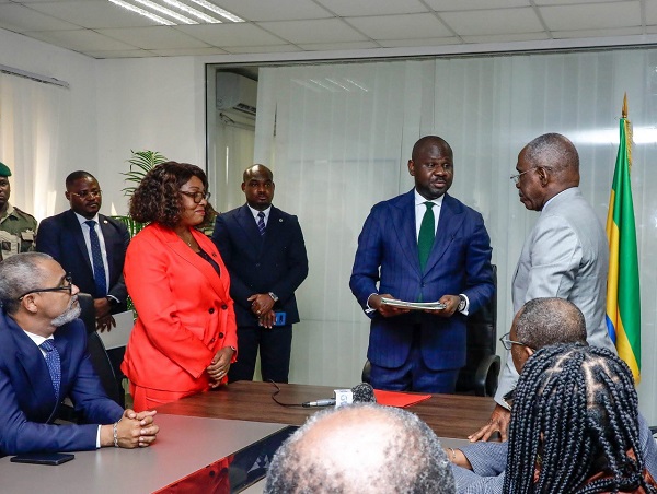 Passation de charges.au ministere de la fonction publique et du renforcement des capacites