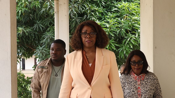 Tour du proprietaire : madame le ministre en visite dans les unites administratives