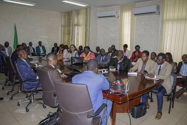 Presentation d’une application de gestion des ressources humaines aux dcrh
