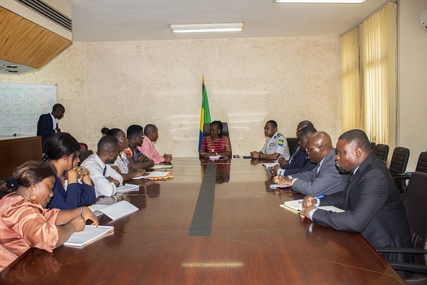 Le Ministre de la Fonction Publique échange avec les représentants du Mouvement National des Chômeurs du Gabon (MNCG).
