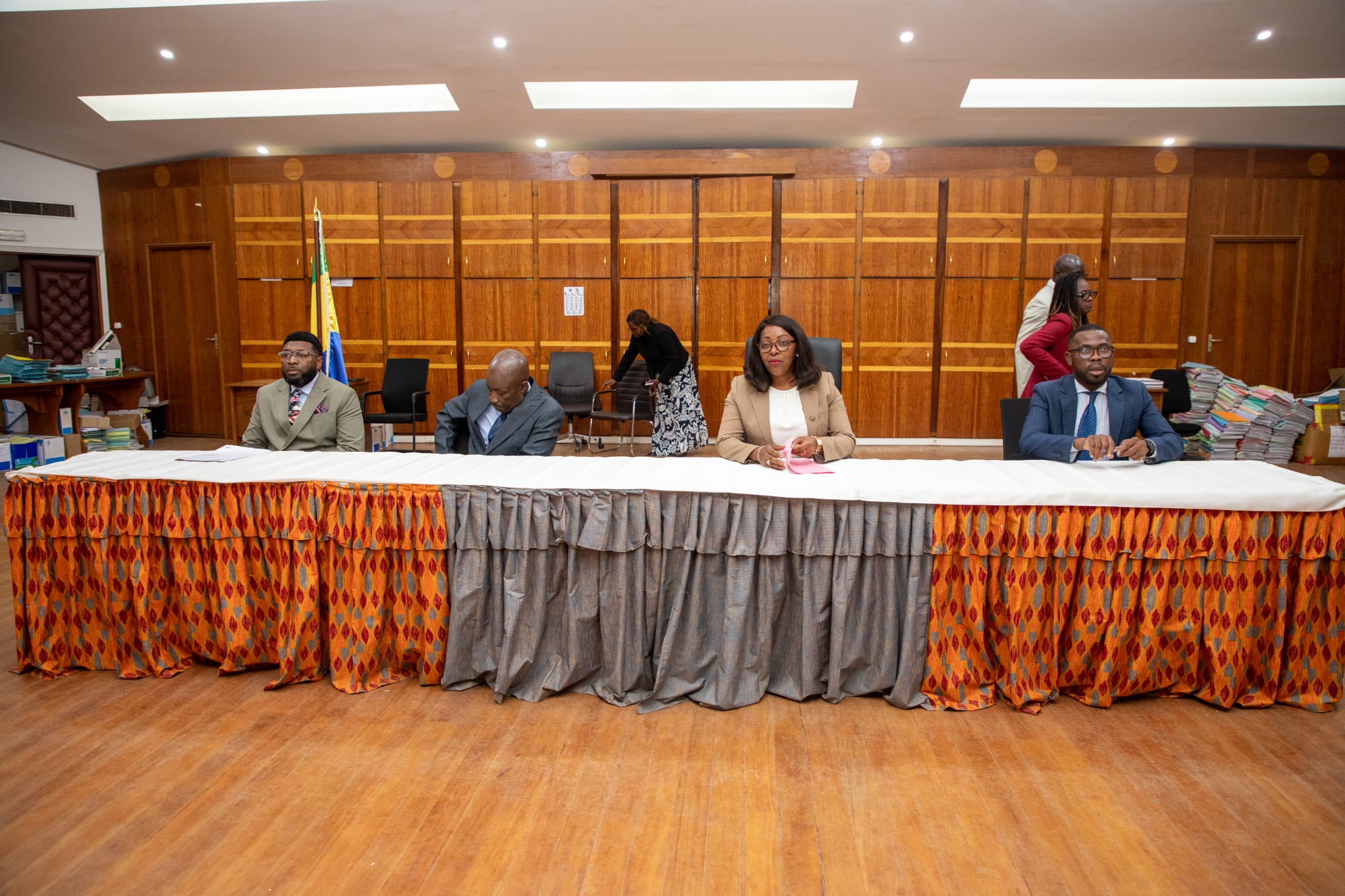 Laurence Ndong ouvre les travaux de la Commission des litiges