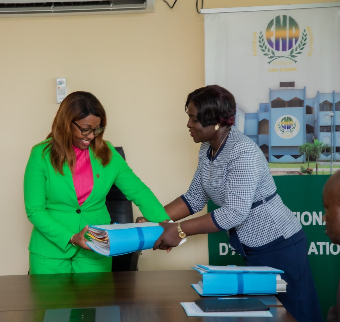 ENA : Madame Laurence Ndong installe le nouveau Directeur Général