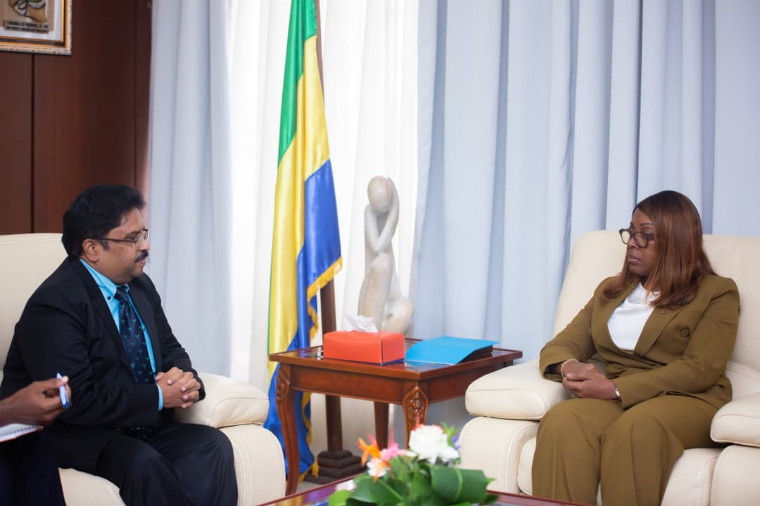 Laurence Ndong echange avec le Haut-Commissaire de l&rsquo;Inde au Gabon